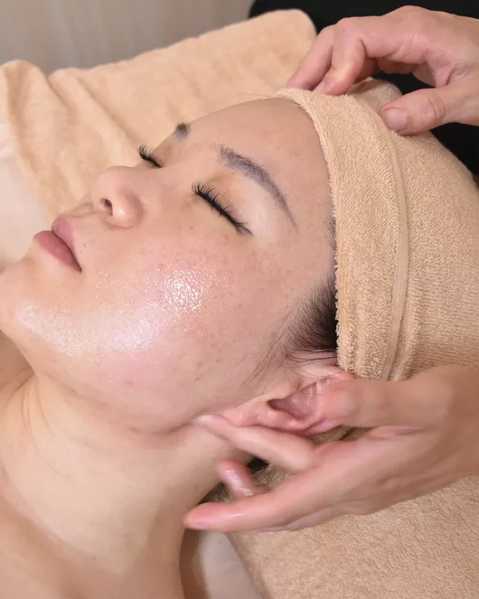 Facial Slimming Fascia Care / Fat-Dissolving Beauty Serum / Whitening Peeling Facial (60 min)